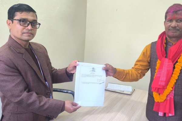 धनुषा-२ मा नेपाली कांग्रेसका दिनेश परसैलाले गराए उम्मेदवारी दर्ता